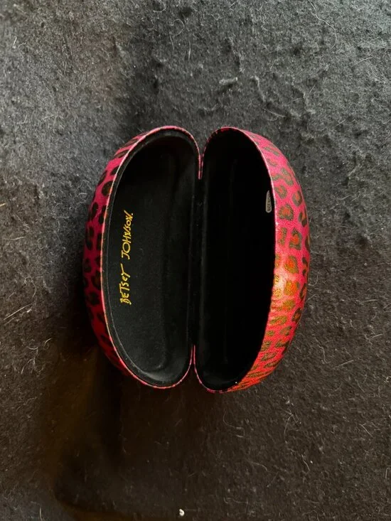 Betsey Johnson Eyeglass/Sunglass ‘Clam Shell’ Hard Case - Picture 5 of 9